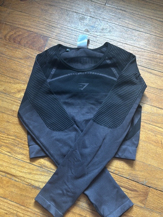 Gymshark Tops - Gymshark Long Sleeve Seamless Top in Black